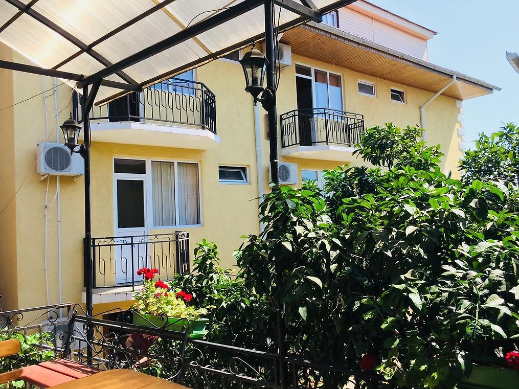 Mandarinoviy Sad Hotel Gagra Exterior foto